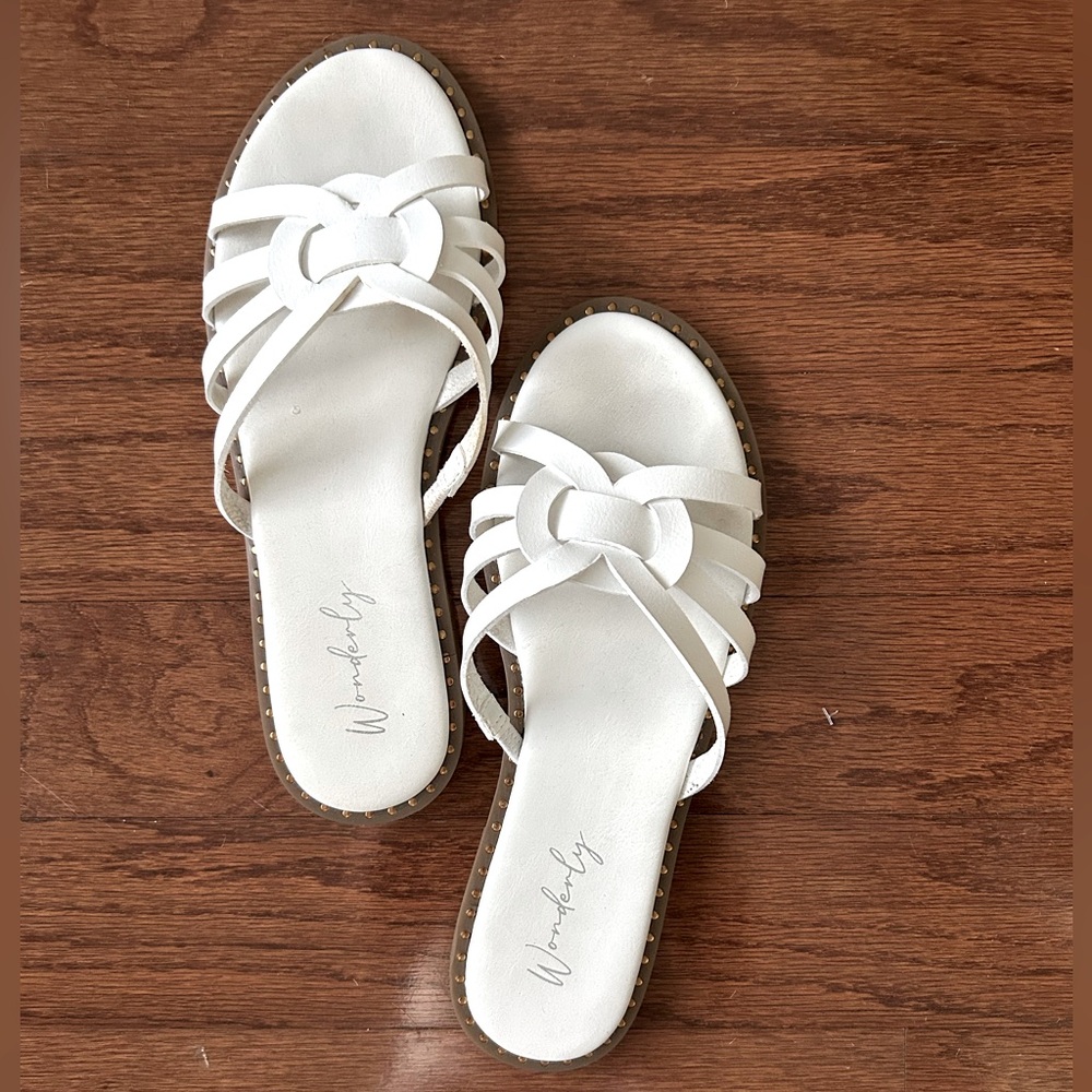Wonderly White Slide.. Size 8